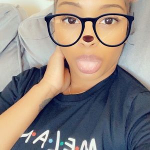 Meet your Posher, Denise